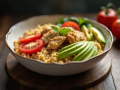 Bowl de quinoa con pollo y aguacate